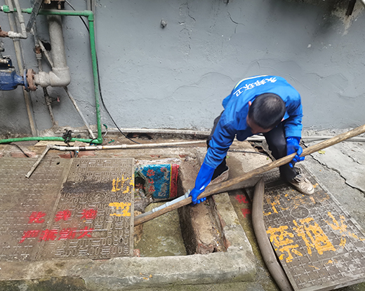 竟陵街道清掏化粪池